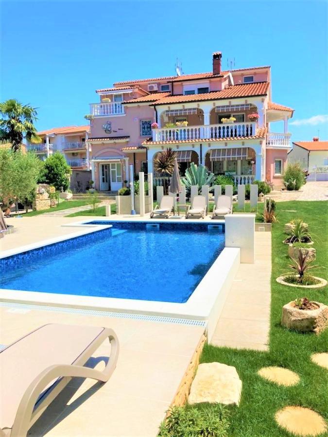 Apartment Villa Engel With Pool ポレッチ エクステリア 写真